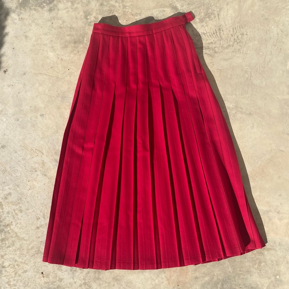 Vintage Talbots red pleated midi skirt. Size 4.